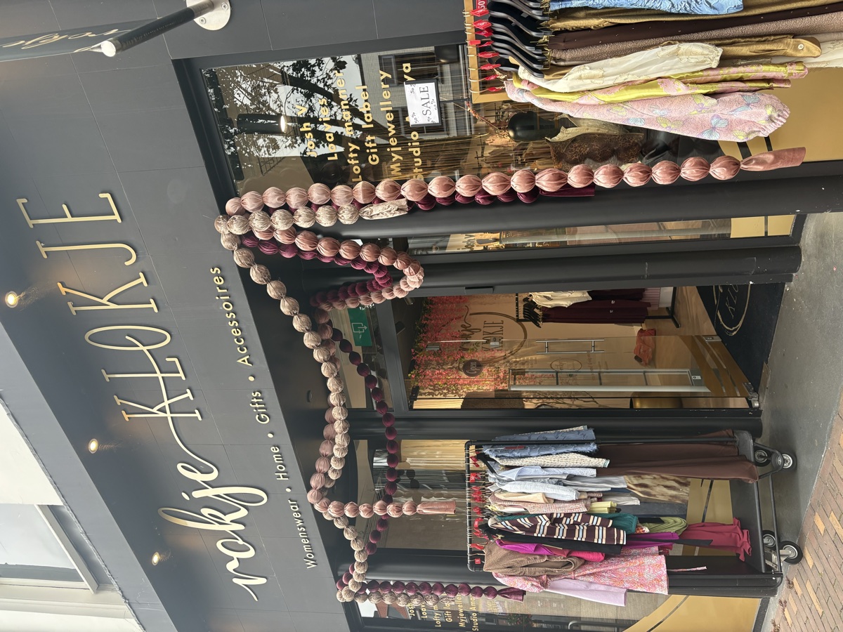 Winkel Rokje Klokje met kleding en cadeaus in het centrum van Veenendaal